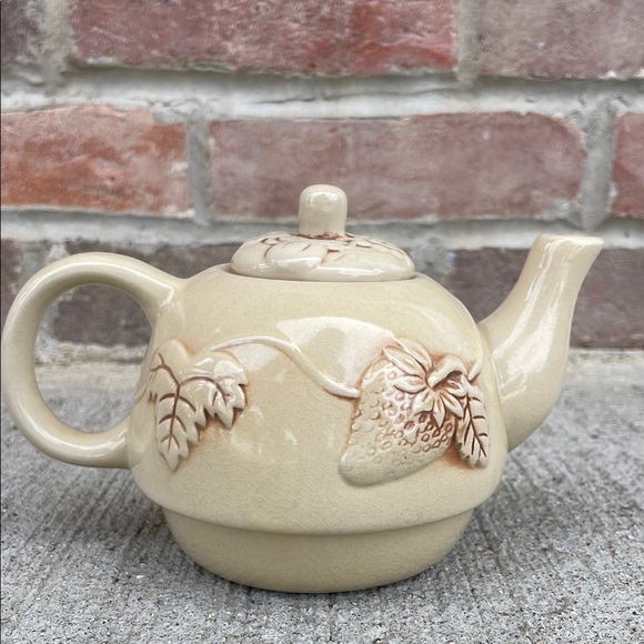 Teapot for One Strawberries Grapes Apples Fruit Cream Beige - Picture 1 of 6